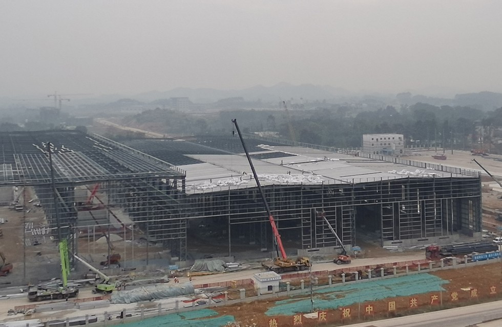 桂林鴻程礦山投資兩江寶山工程進度，2022年1月4日桂林鴻程礦山機械寶山工業(yè)園車間封頂大吉。